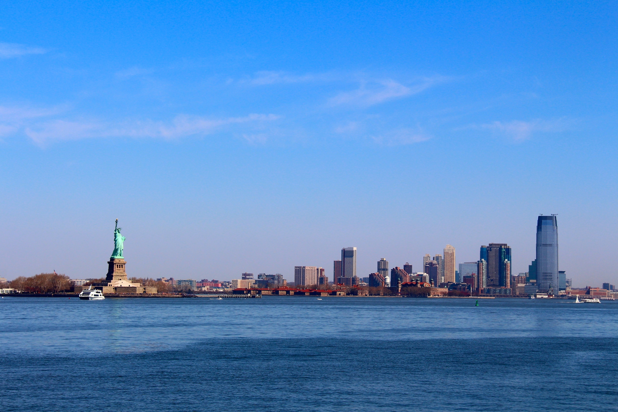 La statue de la liberté et la pointe sud de Manhattan à New York