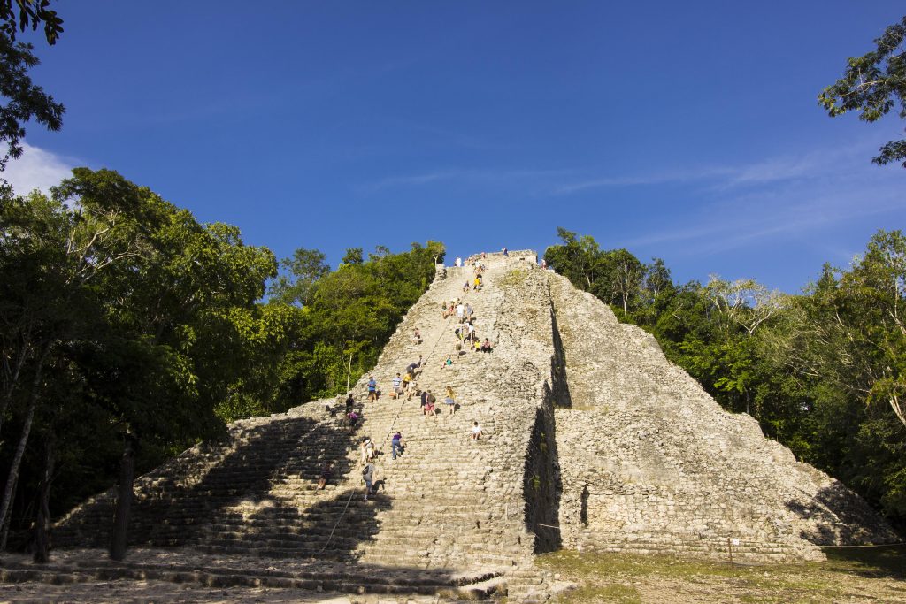 La grande pyramide de Nohoch Mul à Coba