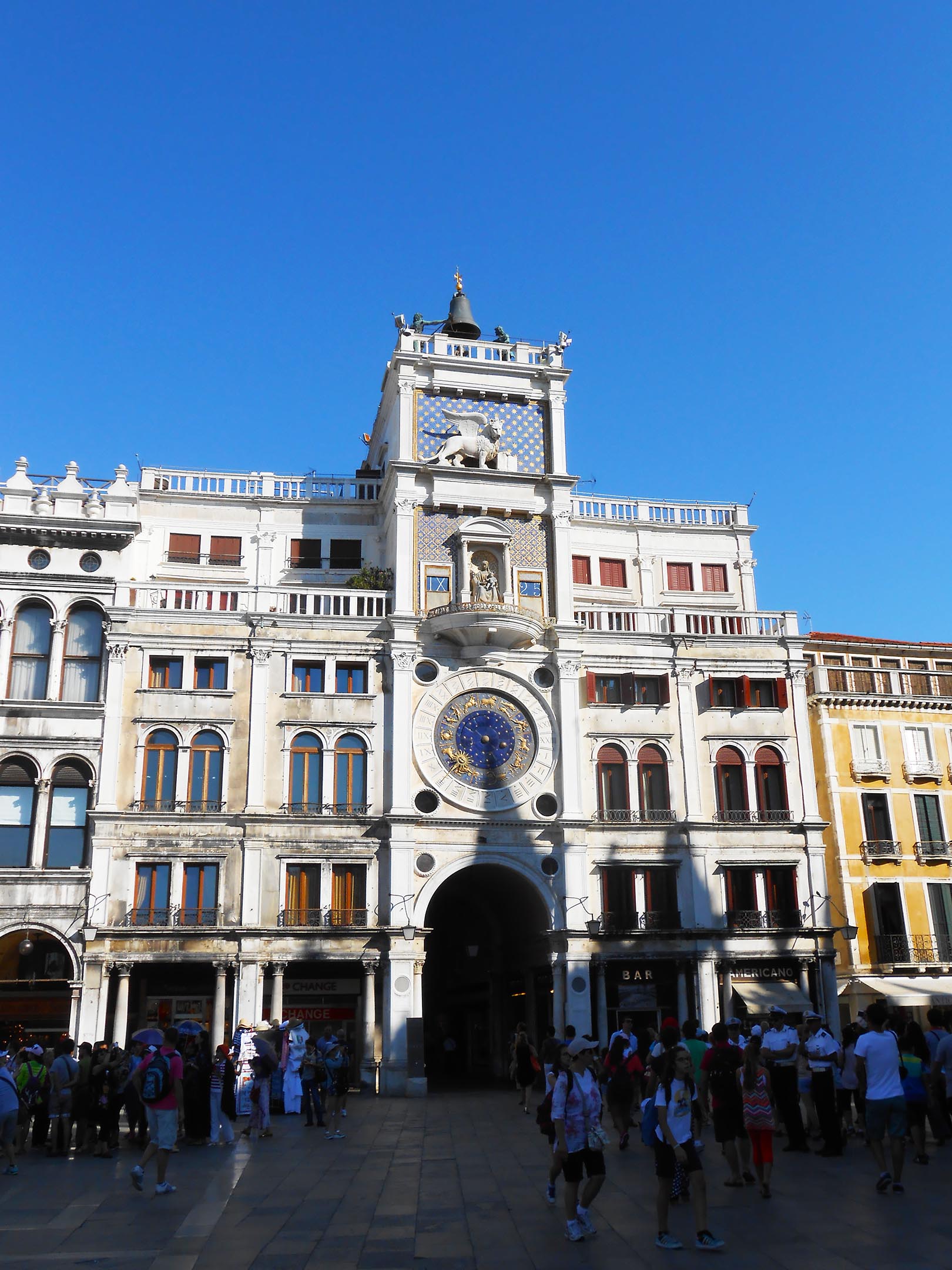 La tour de l'horloge de la place Saint-Marc à Venise
