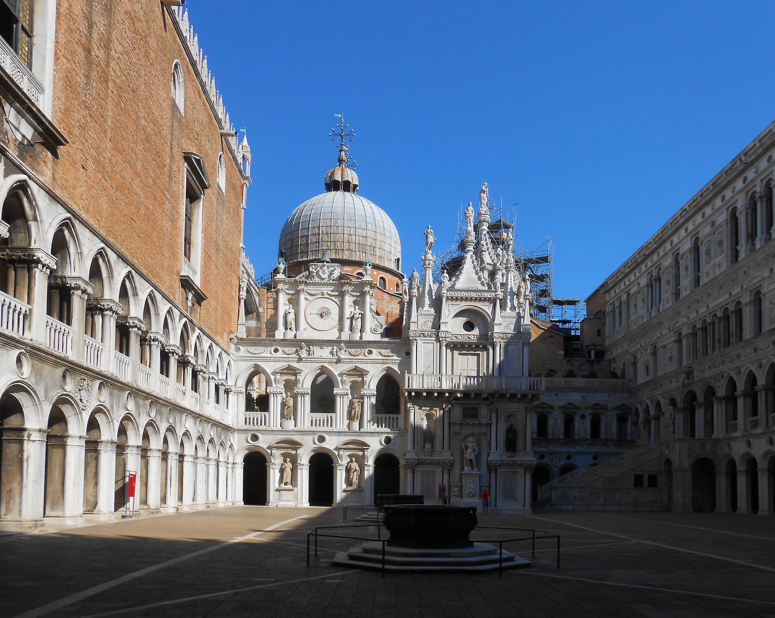 Cour du palais des doges de Venise