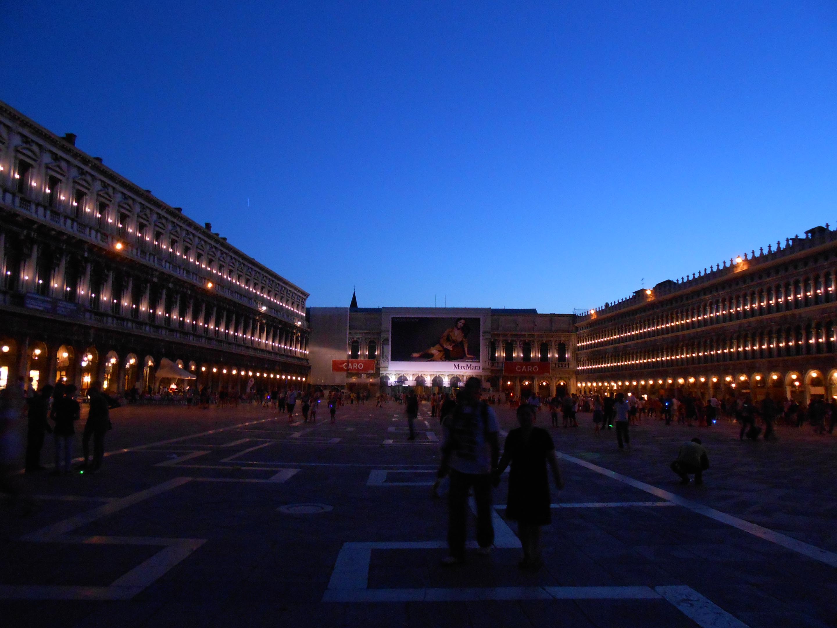 Place Saint-Marc de nuit à Venise