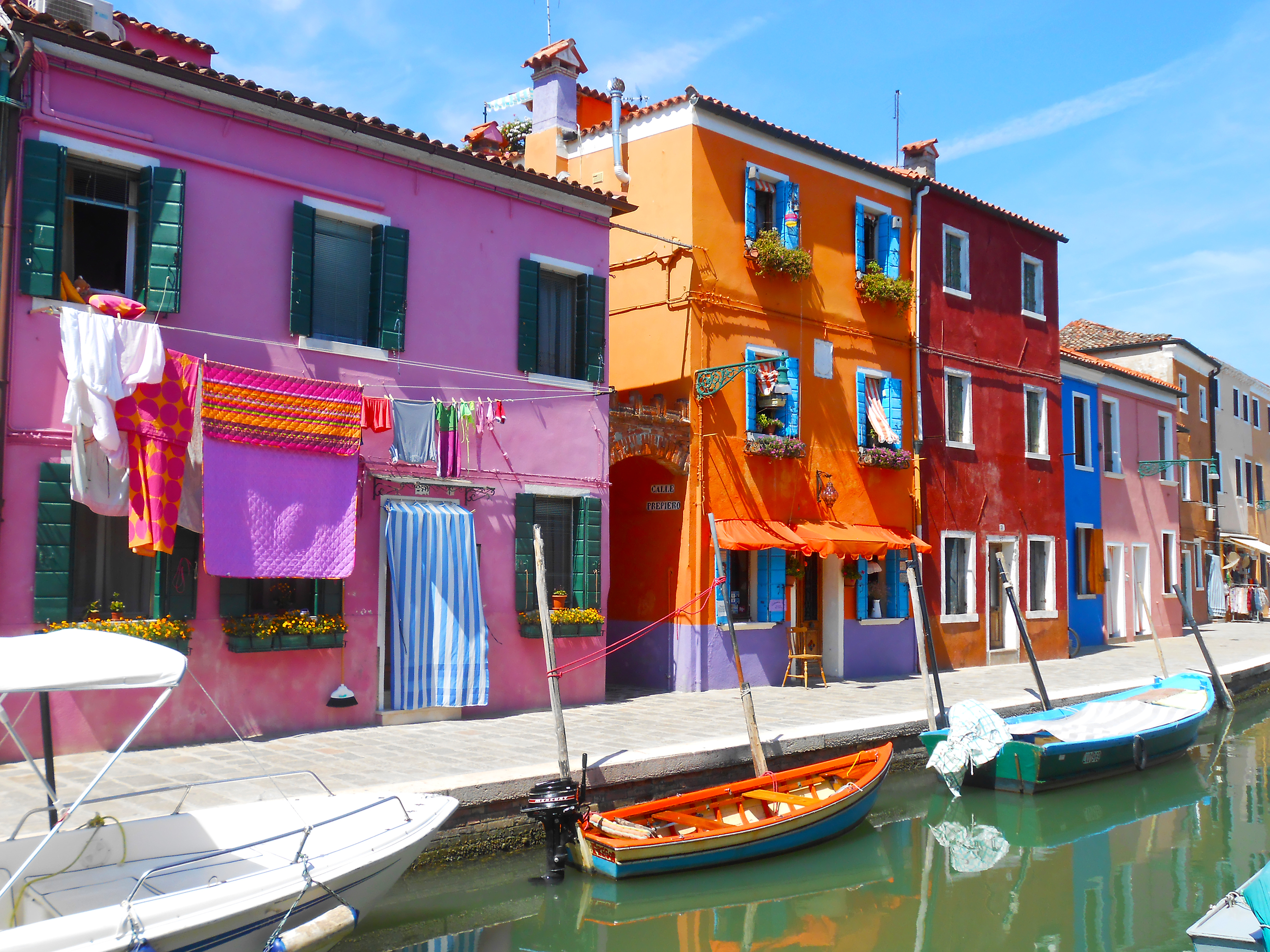Les murs colorés de Burano une des îles proche de Venise