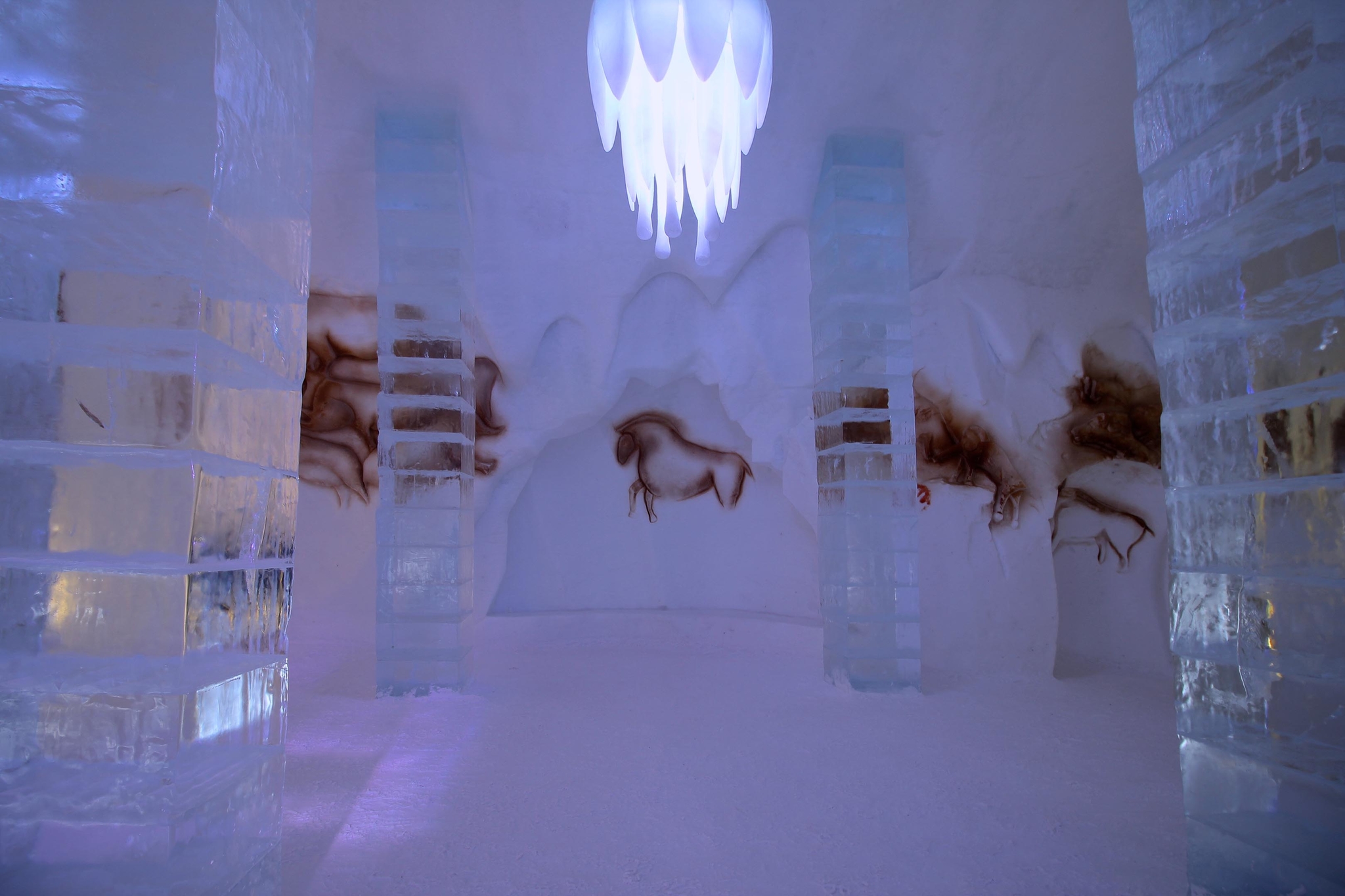 Hôtel de glace pendant l'une des plus belles saisons du Québec