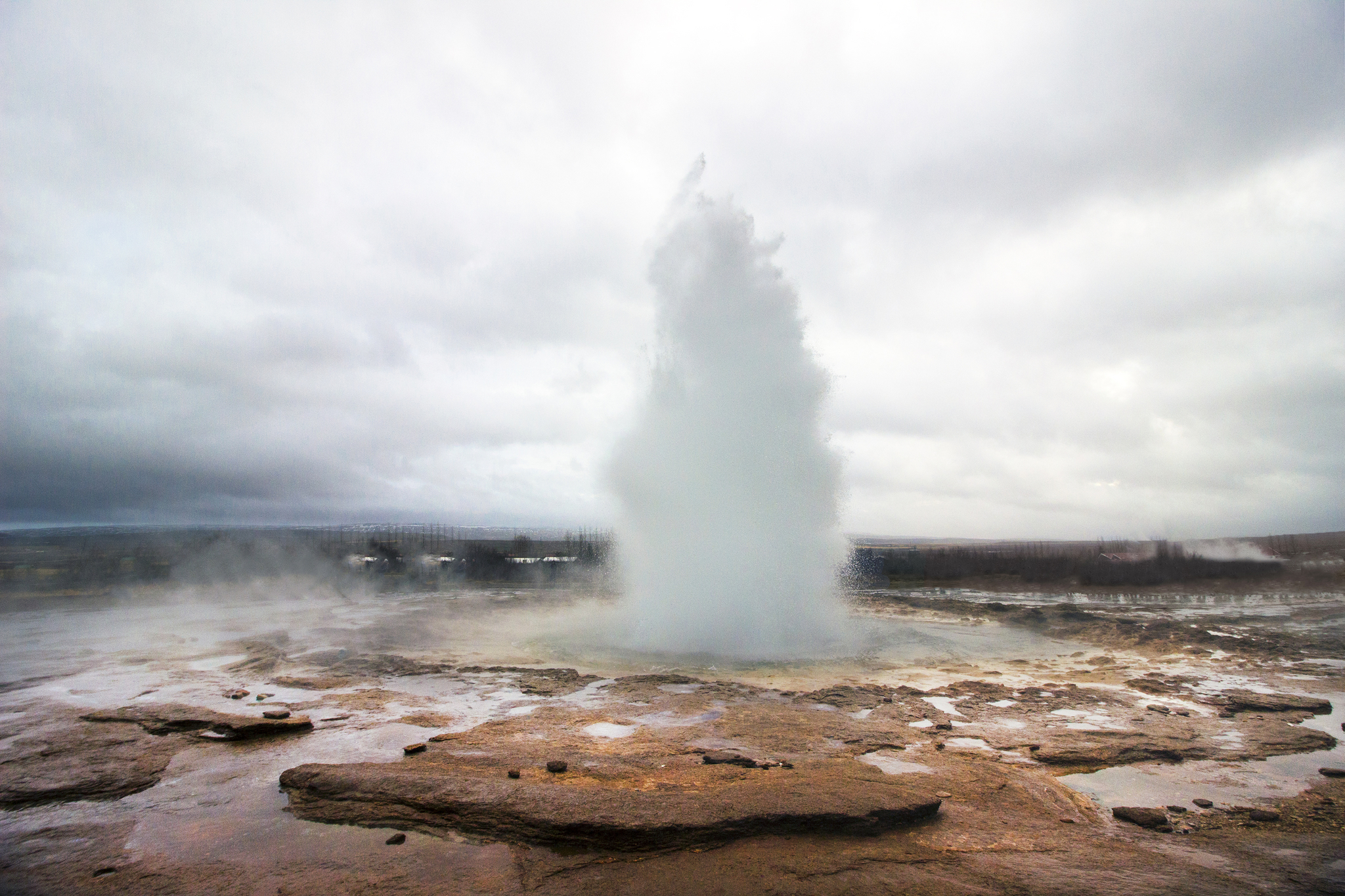 Les geyser Strokkur au cercle d'or islandais