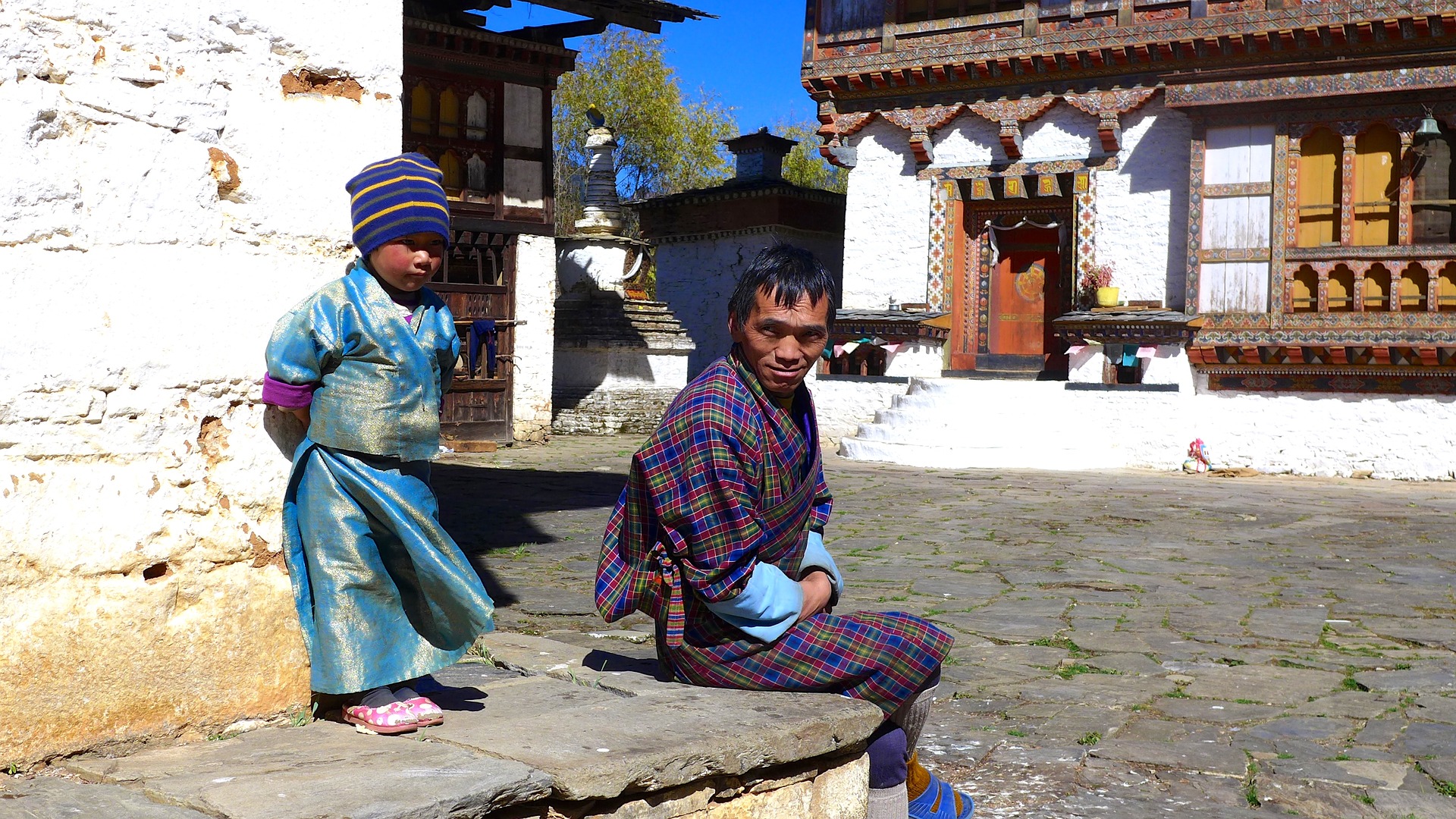 Un bhoutanais et son enfant
