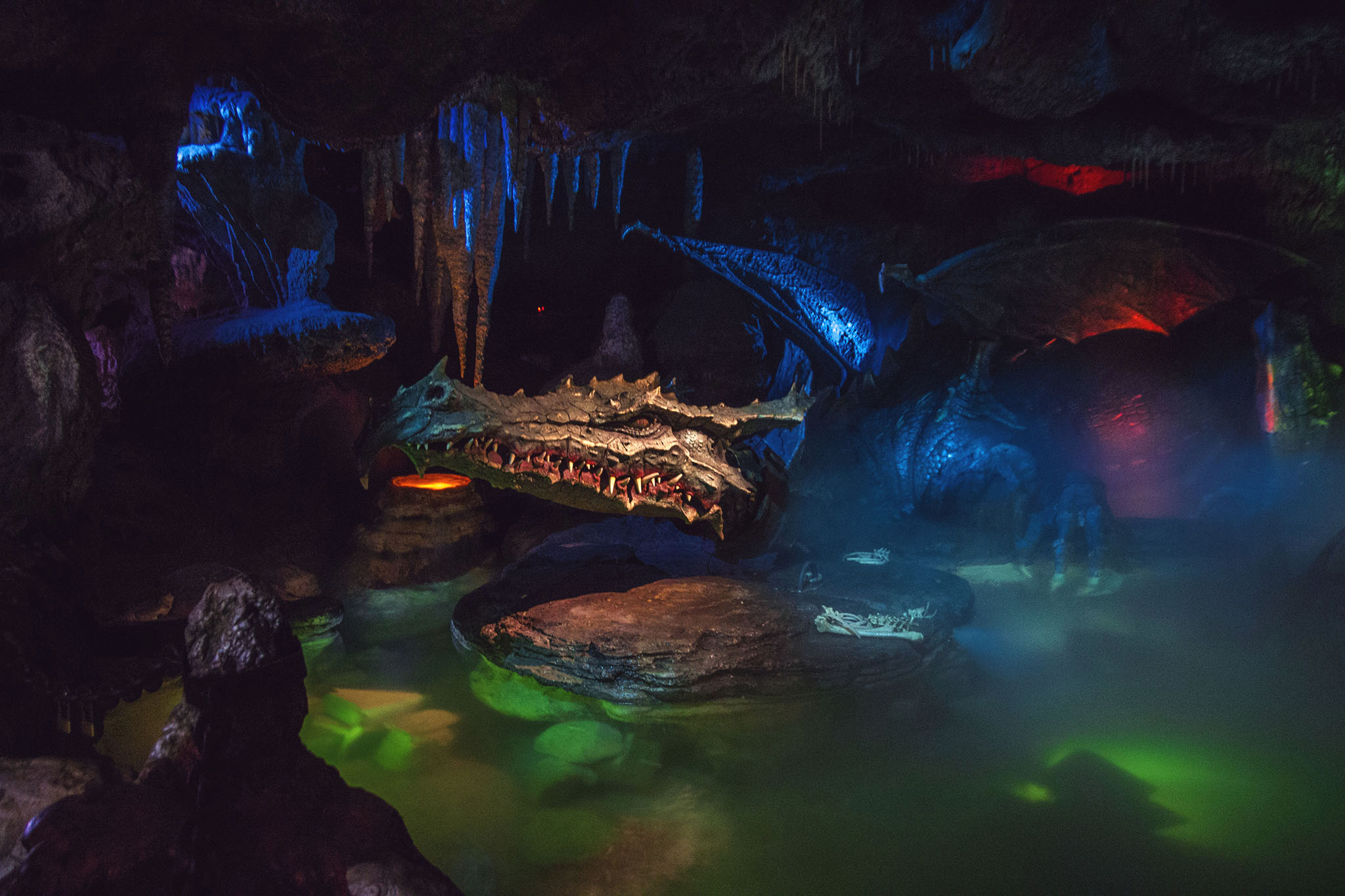 À Disneyland Paris : l'effrayant dragon dans sa tanière