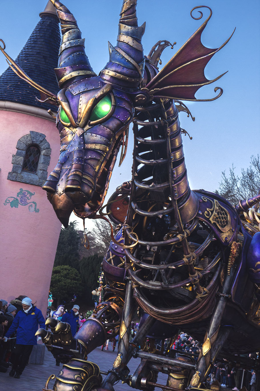 La parade à Disneyland : dragon mécanique