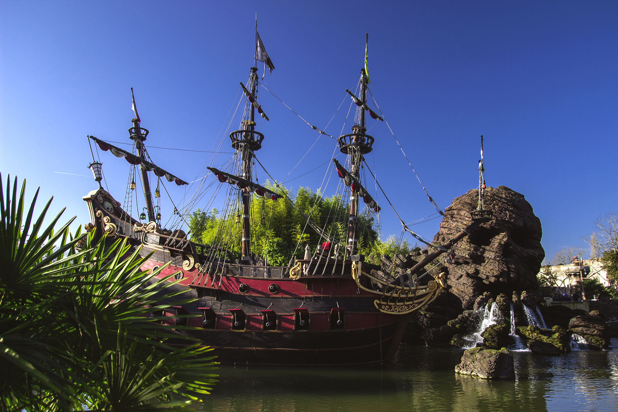 À Disneyland Paris : attraction Pirates of the Caribbeans